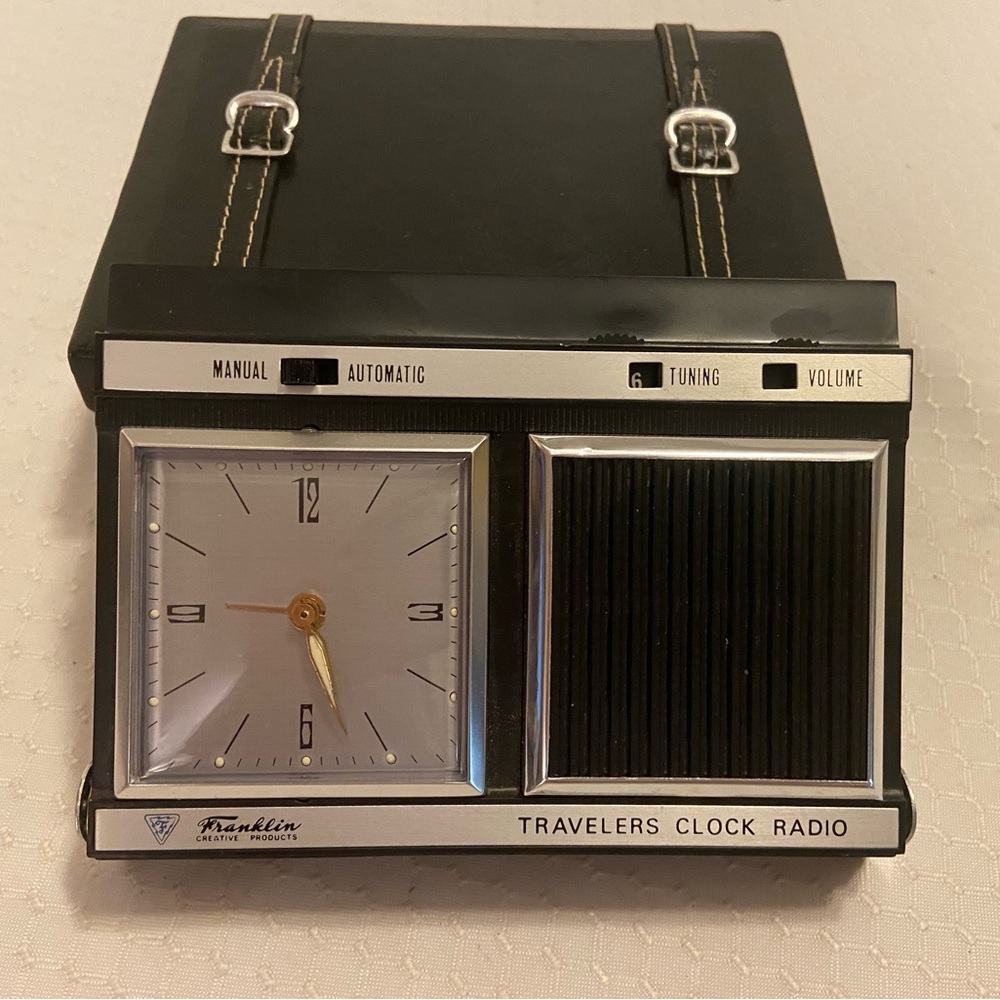 Franklin Travelers Clock Radio, Vintage. Please see last photo-broken strap